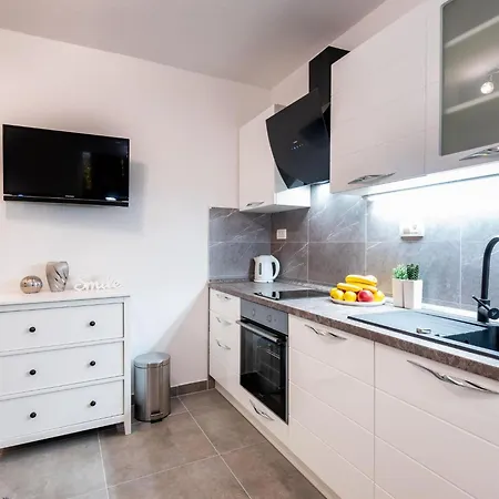 アパート Mit Privater Terrasse By Interhome