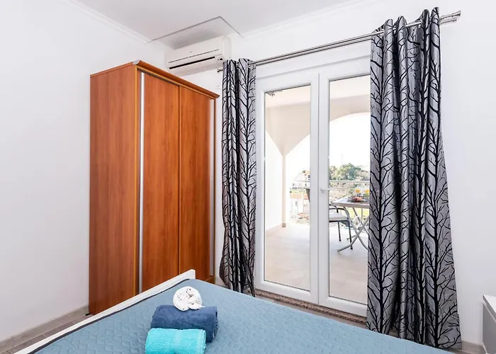 Apartment Mit Privater Terrasse By Interhome