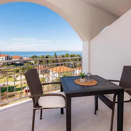 Mit Privater Terrasse By Interhome